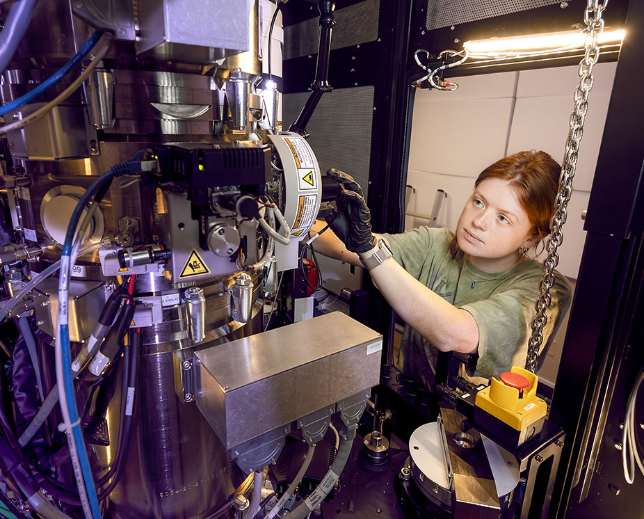 Student Emma McCarthy adds a sample to LSU's electronic microscope
