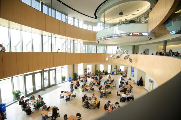 Students occupy the tables in the BEC rotudna for study and visiting. 