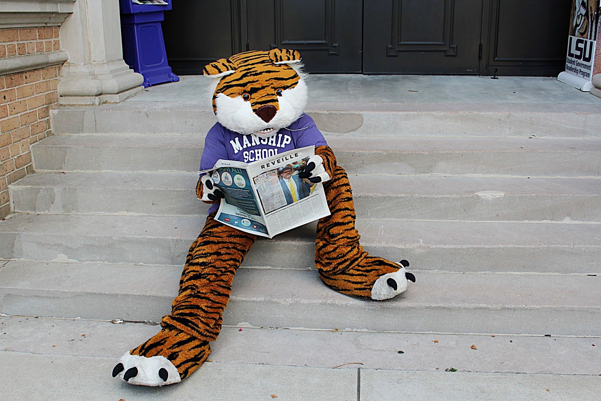 Mike the Tiger reading Mike the Tiger reading the Reveille