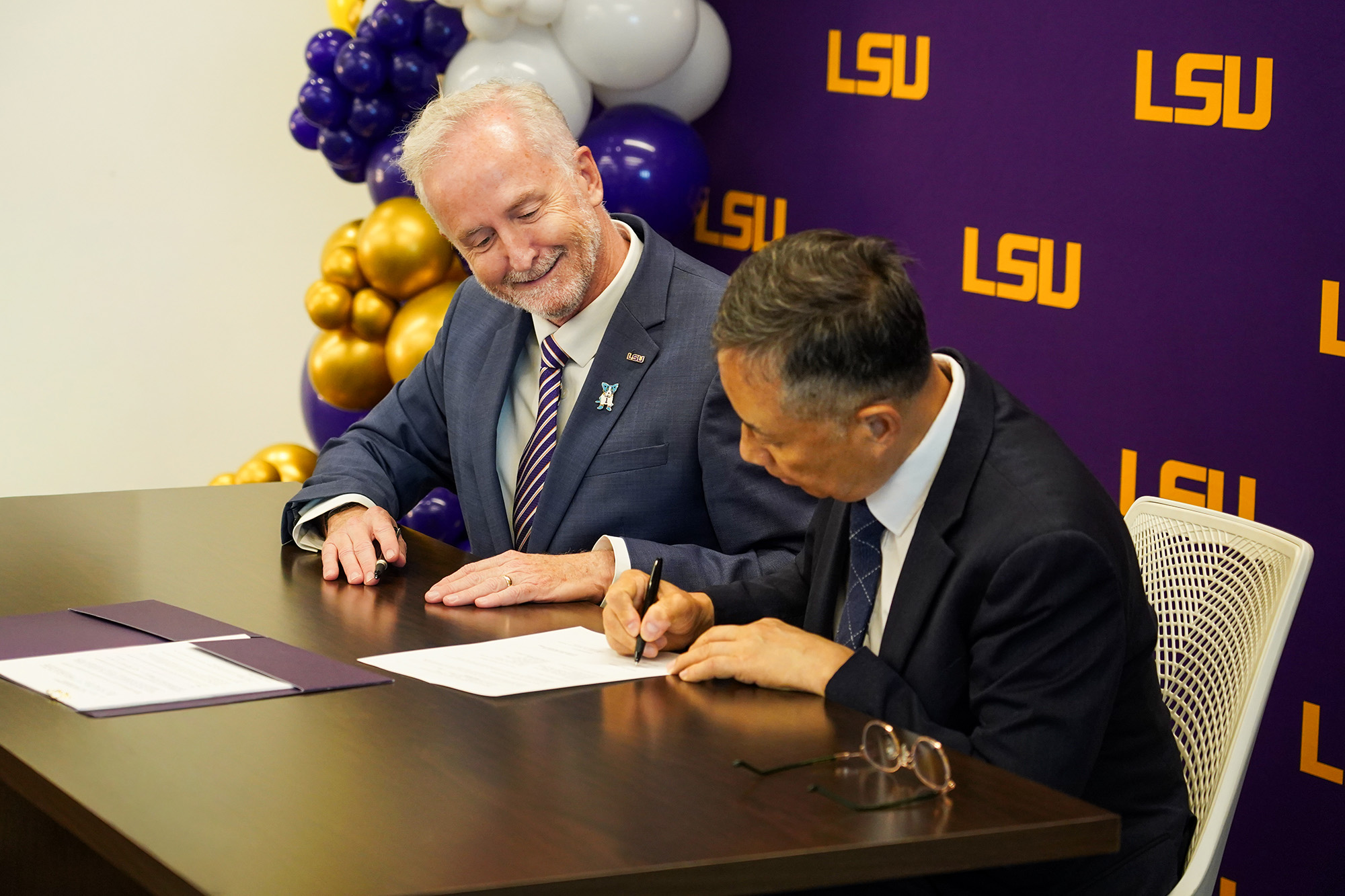 LSU Chancellor James Dalton and Hyundai Steel Senior Vice President and R&D Division Head Yoo-dong Chung LSU Chancellor James Dalton and Hyundai Steel Senior Vice President and R&D Division Head Yoo-dong Chung
