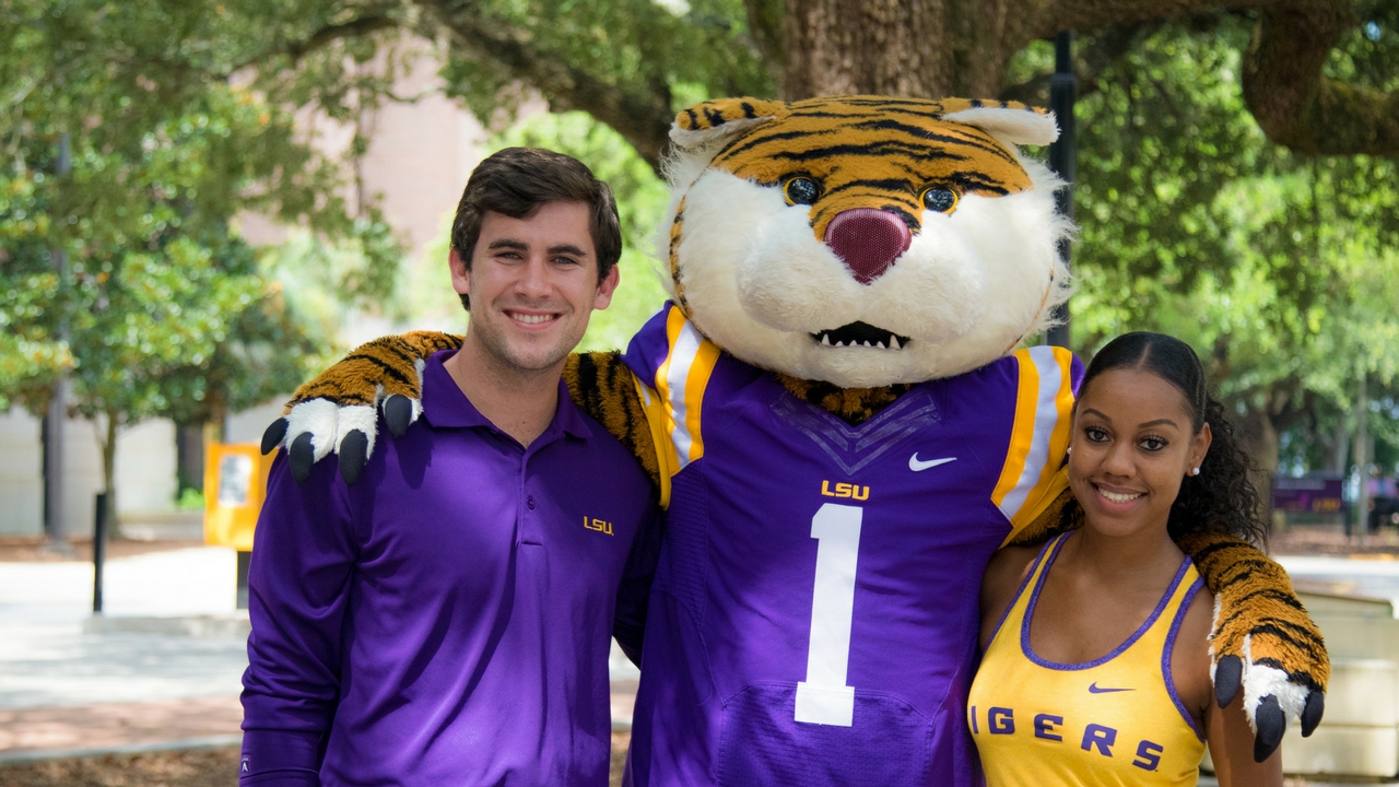 student goverment reps with mascot mike